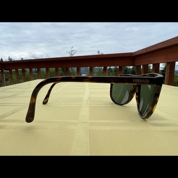 SOLD❌❌❌Versace Sunglasses❌❌❌SOLD - Picture 5 of 10